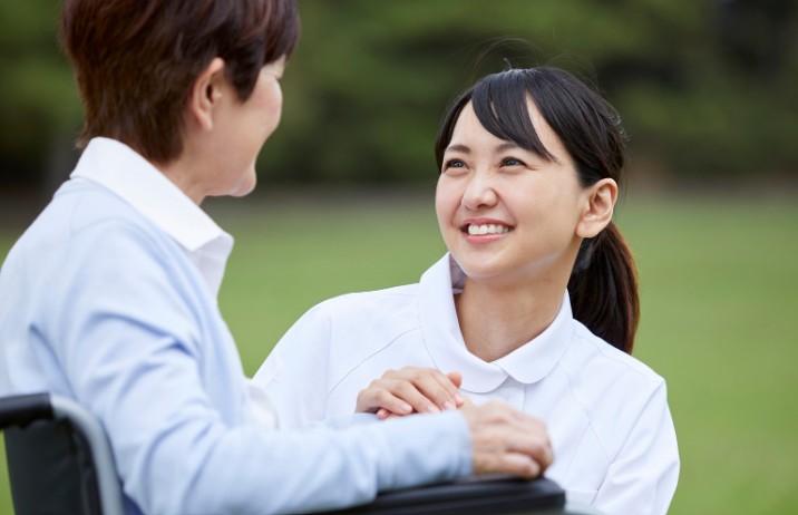 画像　介護　看護