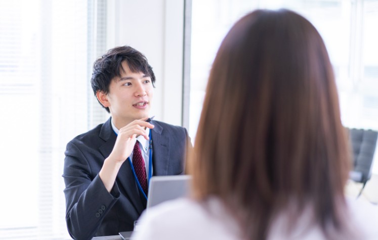 【フェーズ別】社員インタビューの具体的な質問例